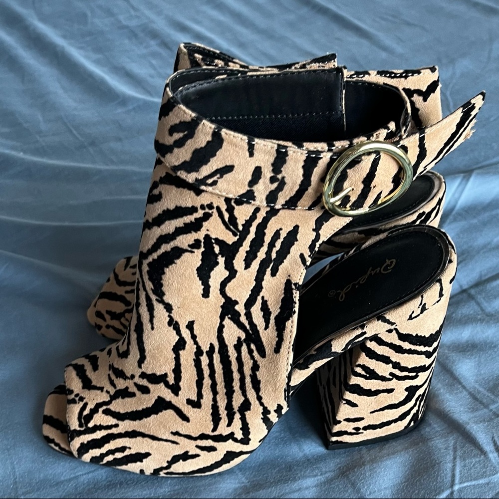 Brand new Ladies Cupid size 8 just adorable never worn!